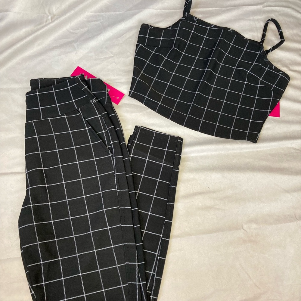 Two piece set - Picture 2 of 2